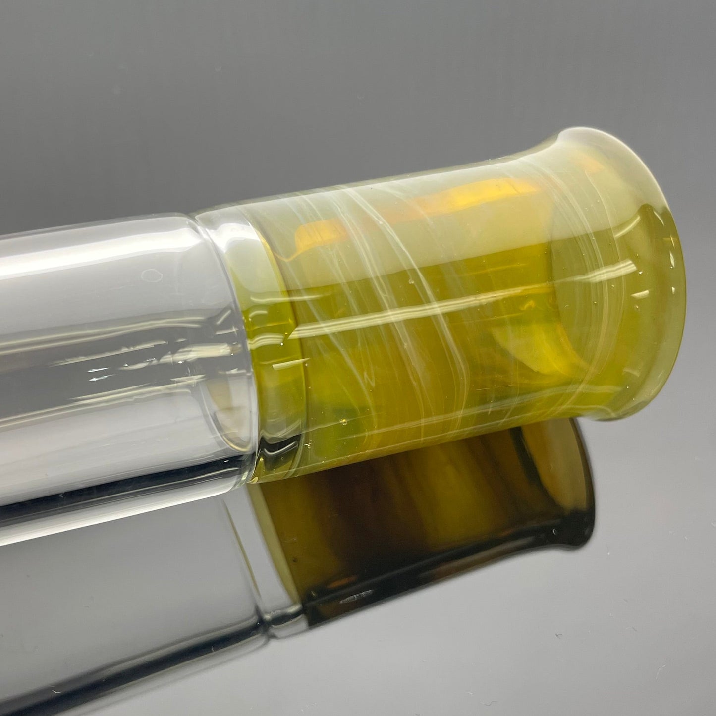 Discobox Colour Accented Single Recycler Beaker w/ Removable Stem - Silver Serum / Opal Yellow