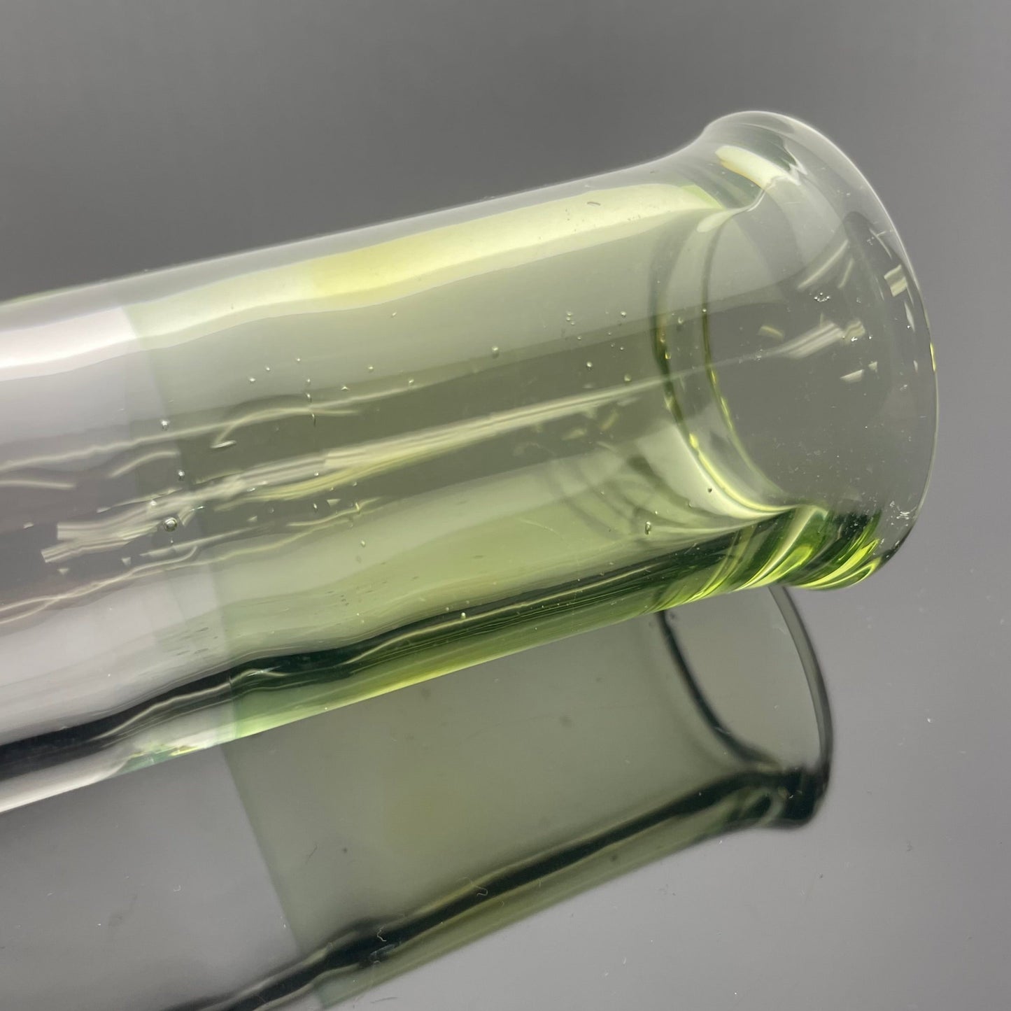 Discobox Colour Accented Single Recycler Beaker w/ Removable Stem - Absinthe