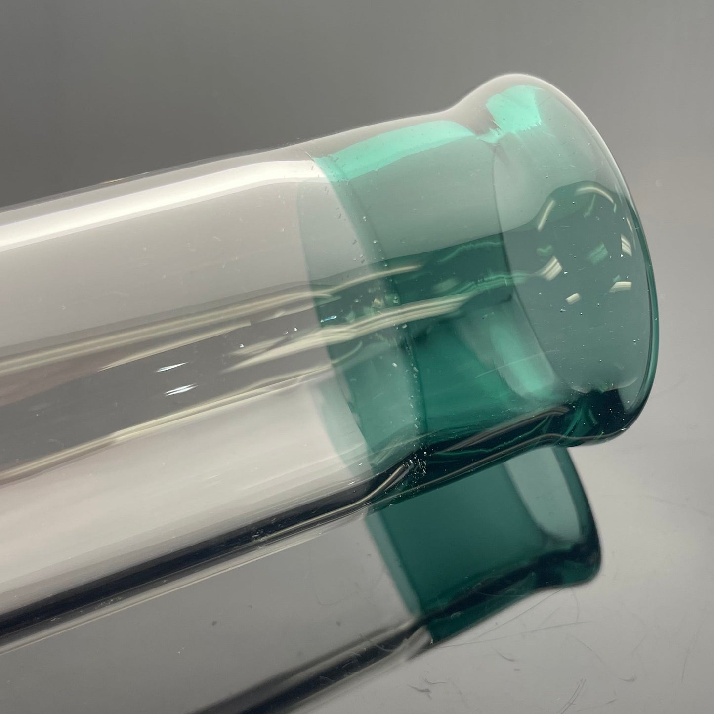 Philip Legge Medium Stemline w/ Colour Accents - Lake Green
