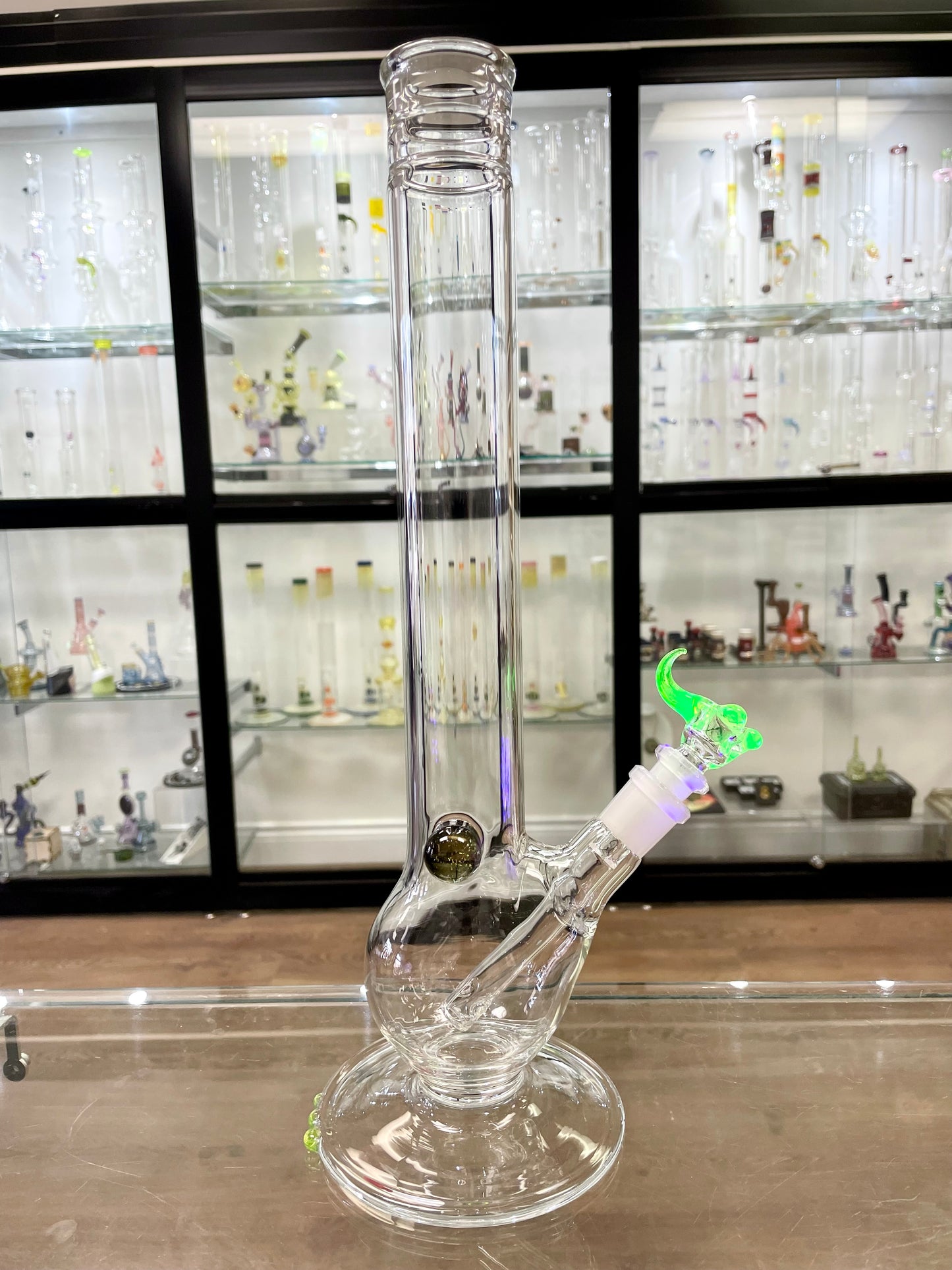 Gibson's Glass Straight Tube - Shorty Bubble Base w/ Ion (UV) Accents