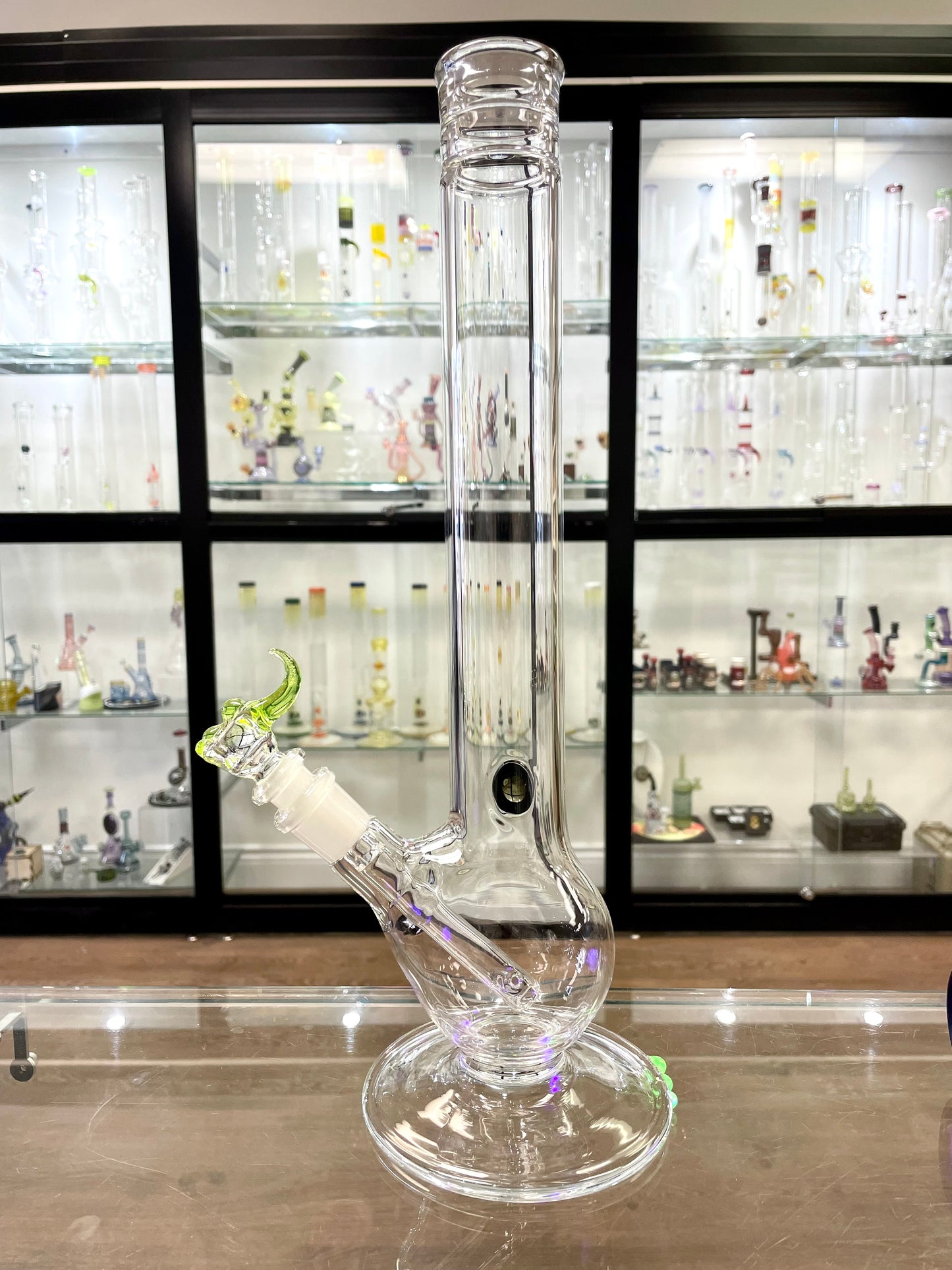 Gibson's Glass Straight Tube - Shorty Bubble Base w/ Ion (UV) Accents